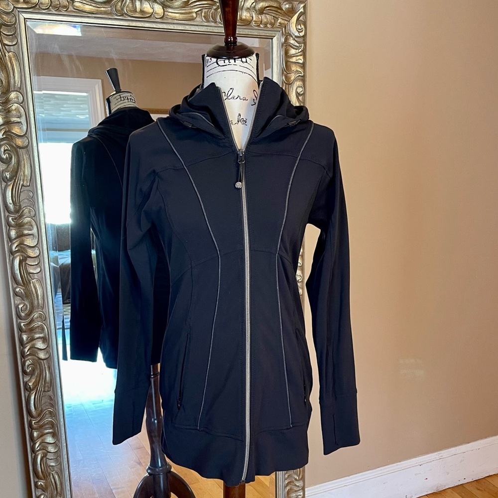 Athleta Booyah Hoodie Jacket. Size Small
